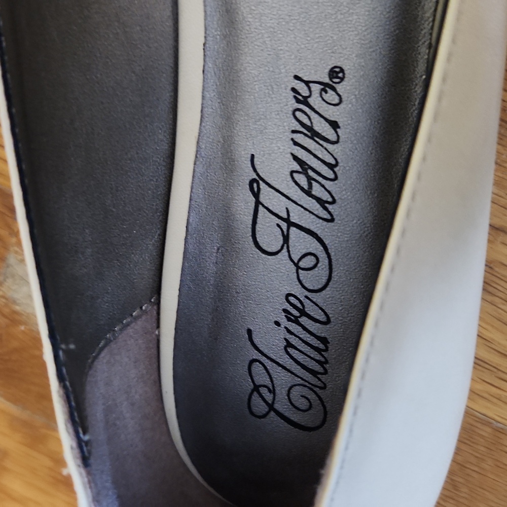Claire Flowers Nude Leather Flats - Picture 7 of 12